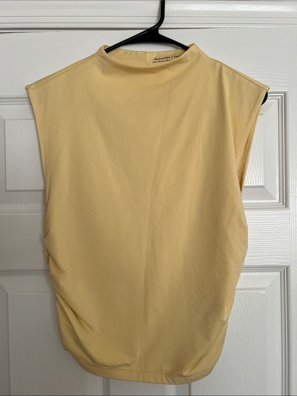 Abercrombie & Fitch Sleeveless Mock Neck in Pale Yellow BRAND NEW W/OUT TAGS N/W
